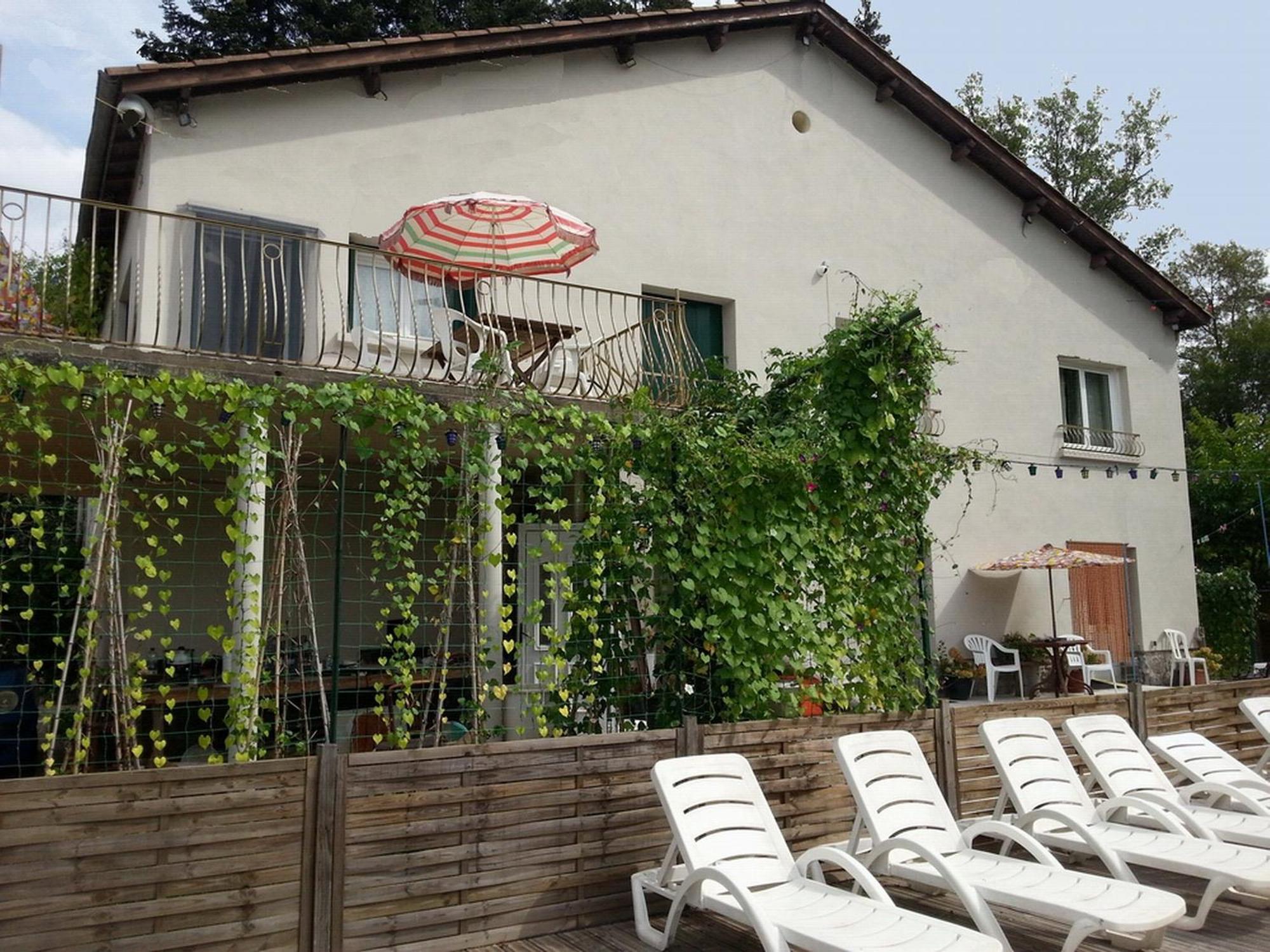 Homestay Les Martinets: Countryside Retreat With Pool And Jacuzzi