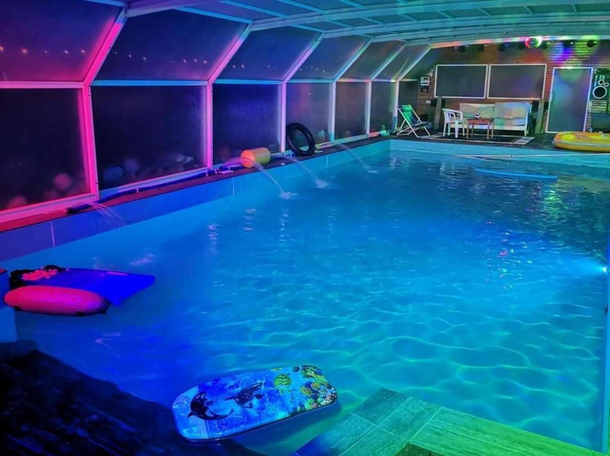 Homestay Les Martinets: Countryside Retreat With Pool And Jacuzzi *
