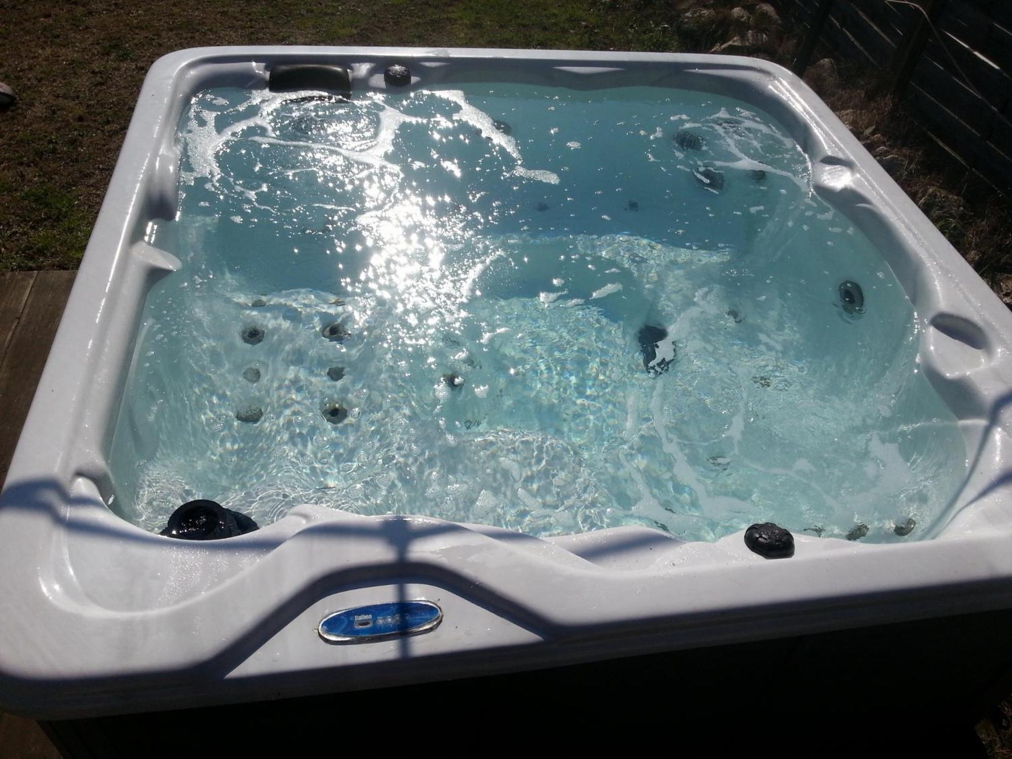 Homestay Les Martinets: Countryside Retreat With Pool And Jacuzzi